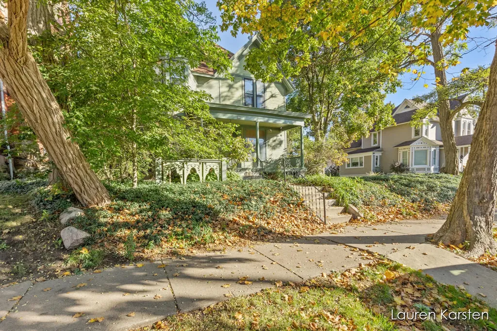 623 Cherry Street SE Grand Rapids City MI 49503