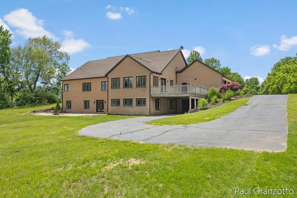 5578 Blackberry Bluff Court SE Kentwood City MI 49512