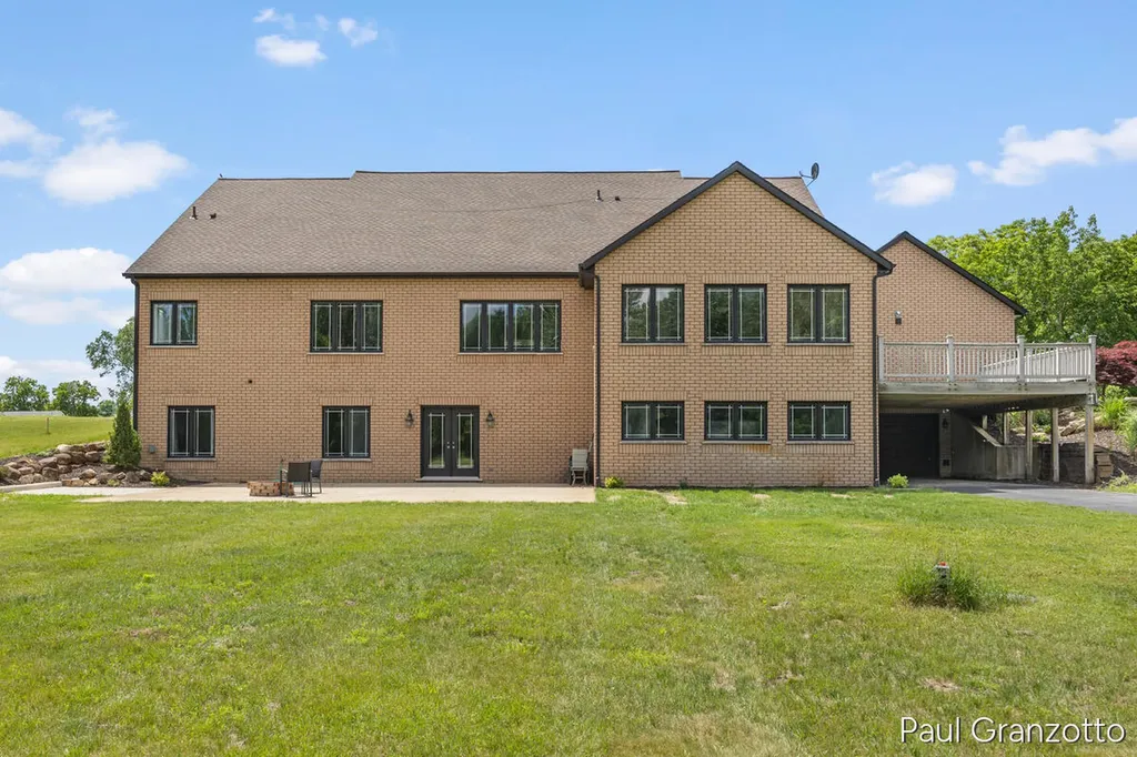5578 Blackberry Bluff Court SE Kentwood City MI 49512