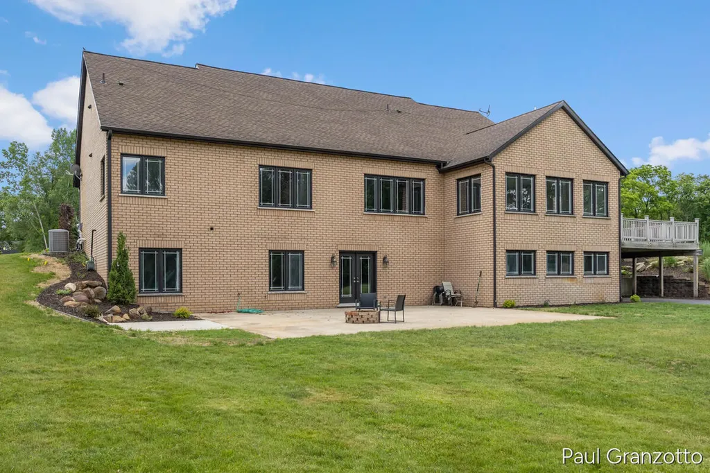 5578 Blackberry Bluff Court SE Kentwood City MI 49512