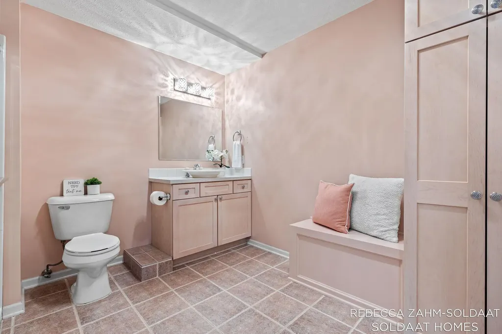 3828 Cook Court SW Wyoming City MI 49519