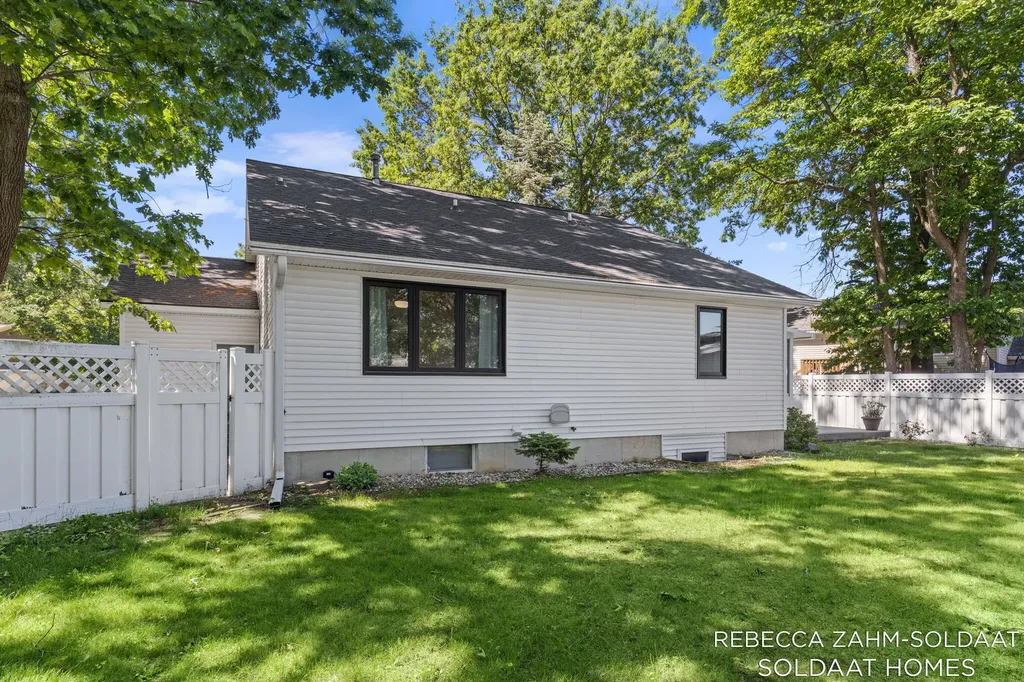 3828 Cook Court SW Wyoming City MI 49519