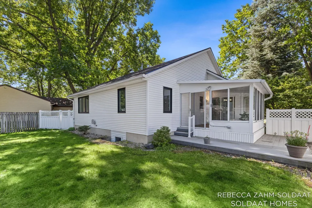 3828 Cook Court SW Wyoming City MI 49519