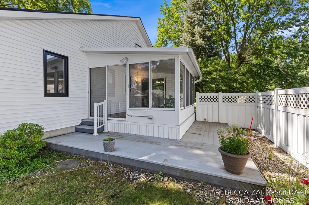 3828 Cook Court SW Wyoming City MI 49519
