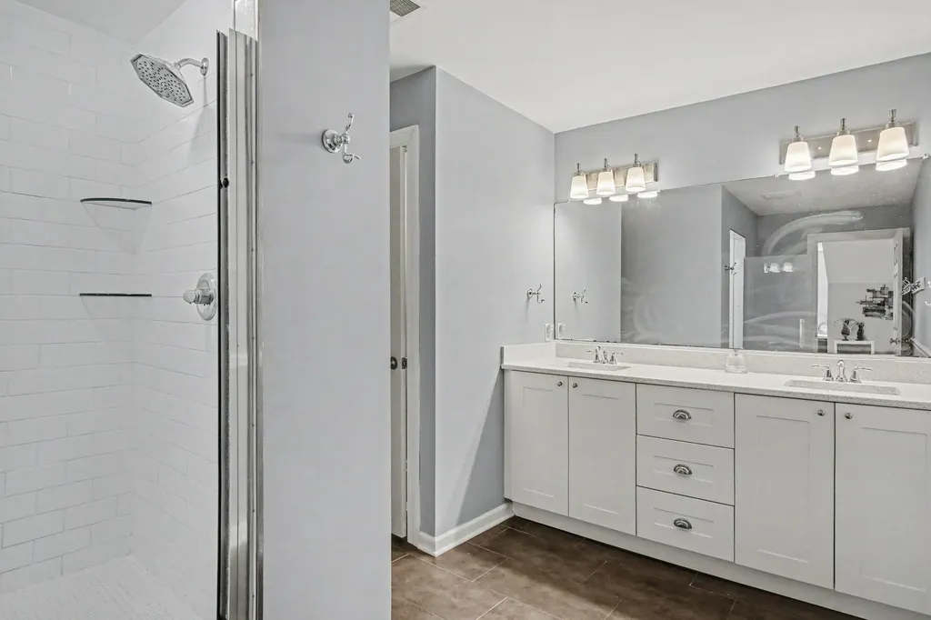2621 Elmwood Drive SE East Grand Rapids City MI 49506