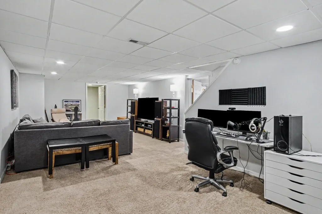 2621 Elmwood Drive SE East Grand Rapids City MI 49506