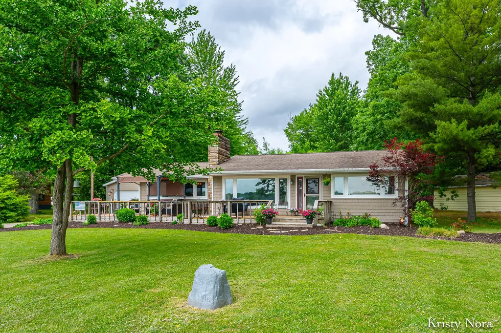 5937 E Pakes Road Evergreen Township MI 48818