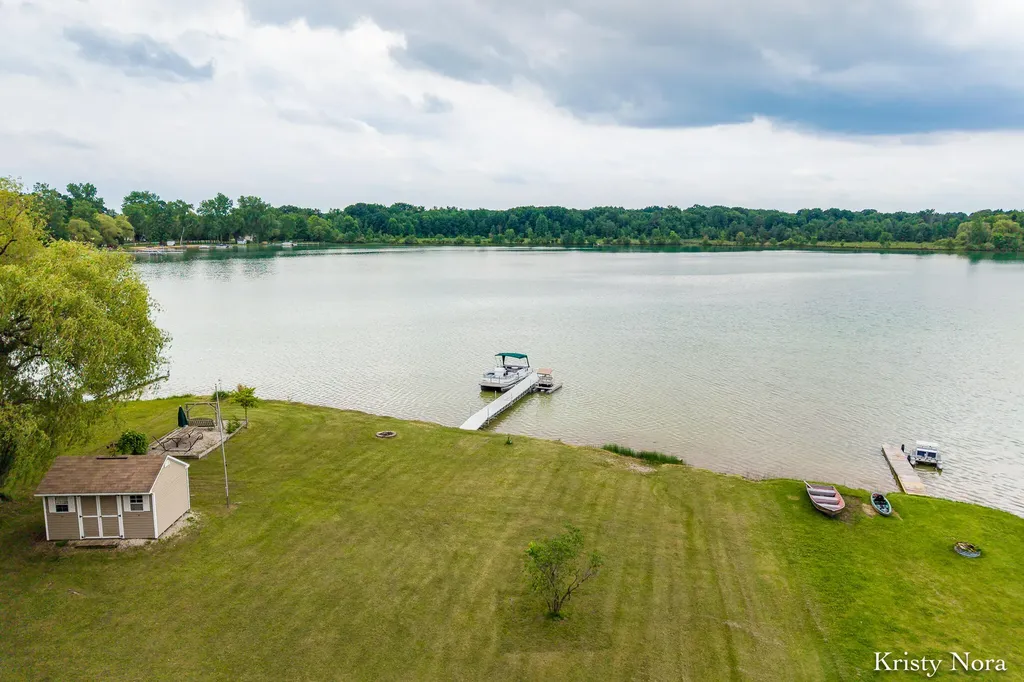 5937 E Pakes Road Evergreen Township MI 48818