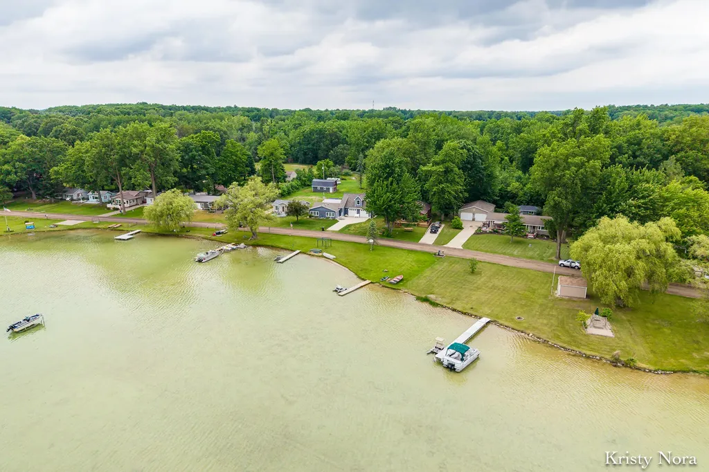 5937 E Pakes Road Evergreen Township MI 48818