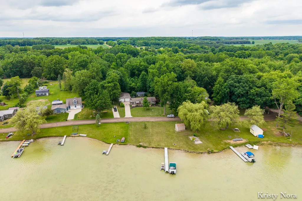 5937 E Pakes Road Evergreen Township MI 48818