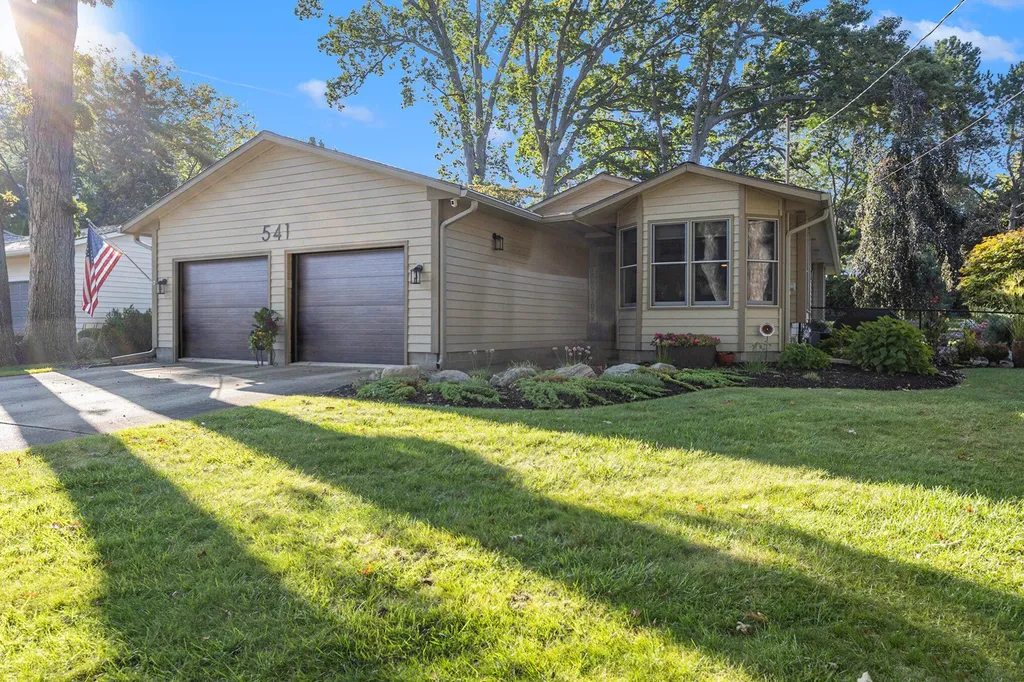541 Mason Street Saugatuck City MI 49453