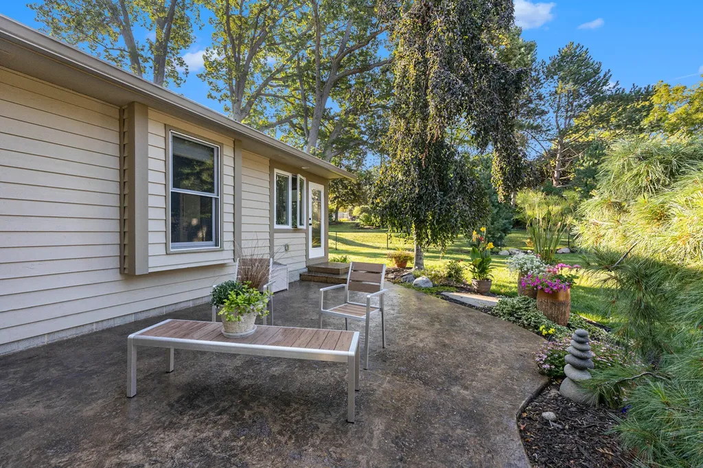 541 Mason Street Saugatuck City MI 49453