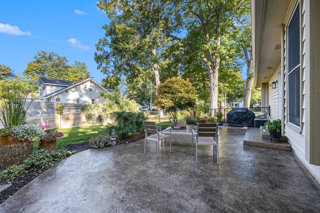 541 Mason Street Saugatuck City MI 49453