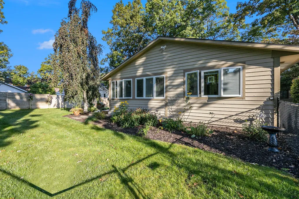541 Mason Street Saugatuck City MI 49453