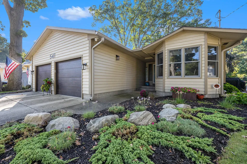 541 Mason Street Saugatuck City MI 49453