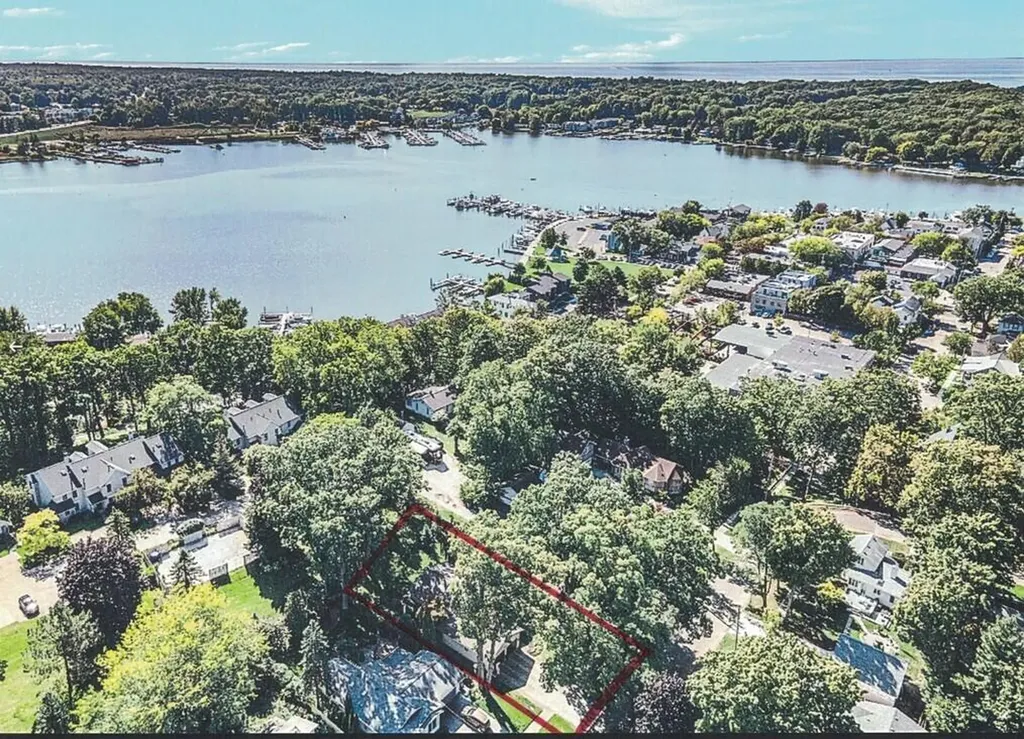 541 Mason Street Saugatuck City MI 49453