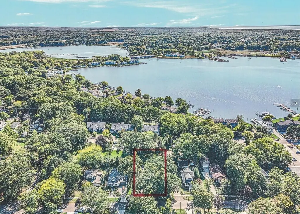 541 Mason Street Saugatuck City MI 49453