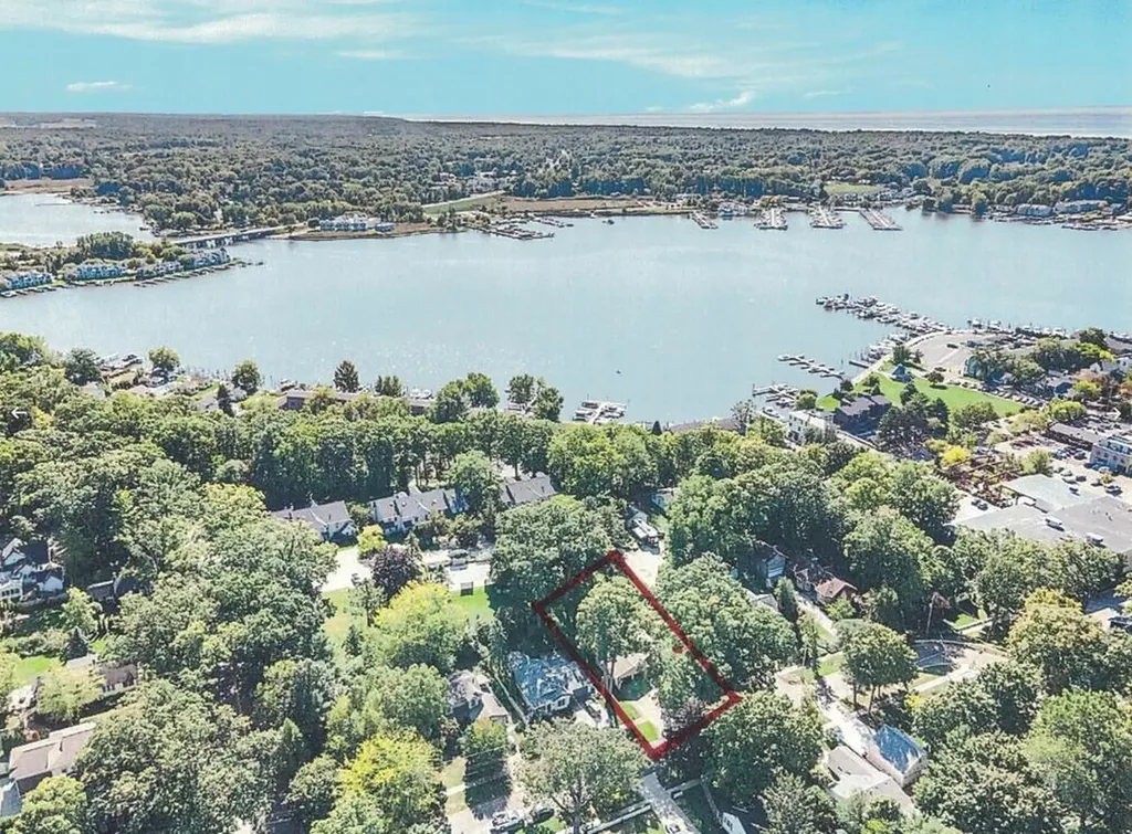 541 Mason Street Saugatuck City MI 49453