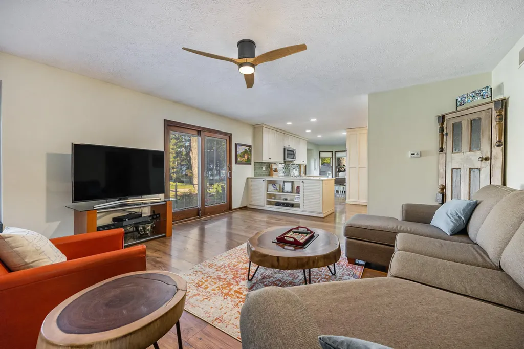 541 Mason Street Saugatuck City MI 49453