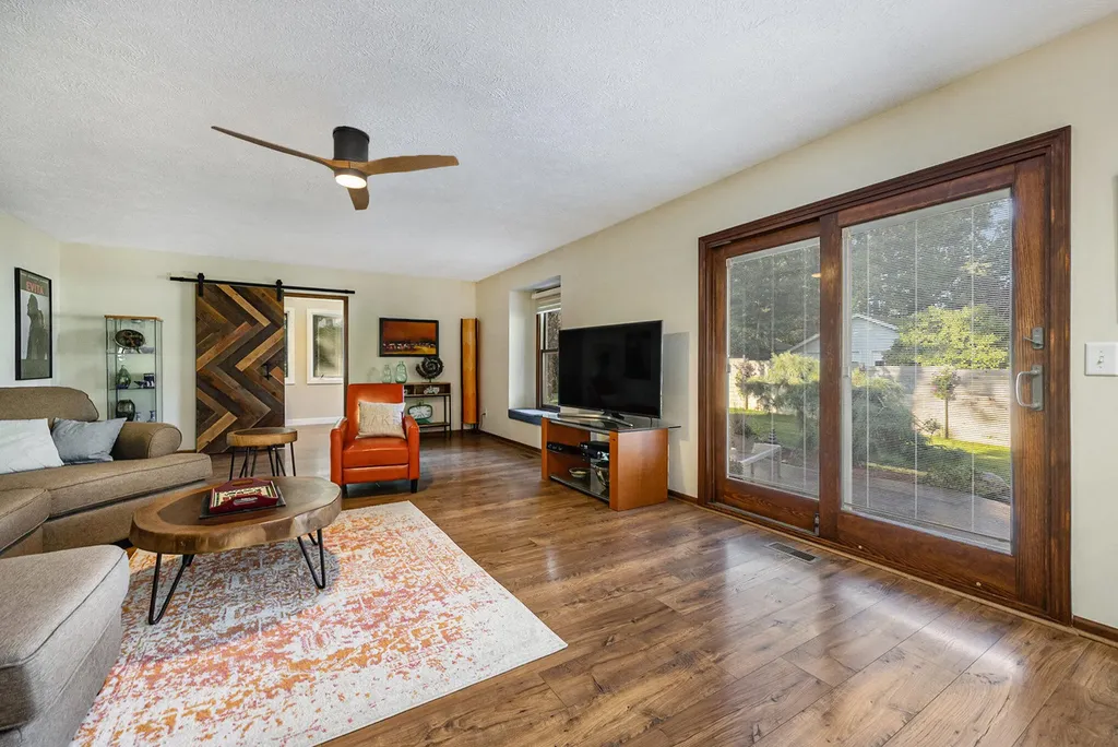 541 Mason Street Saugatuck City MI 49453