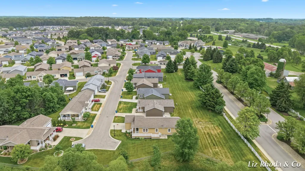 5610 Kingsley Drive NE Courtland Township MI 49341