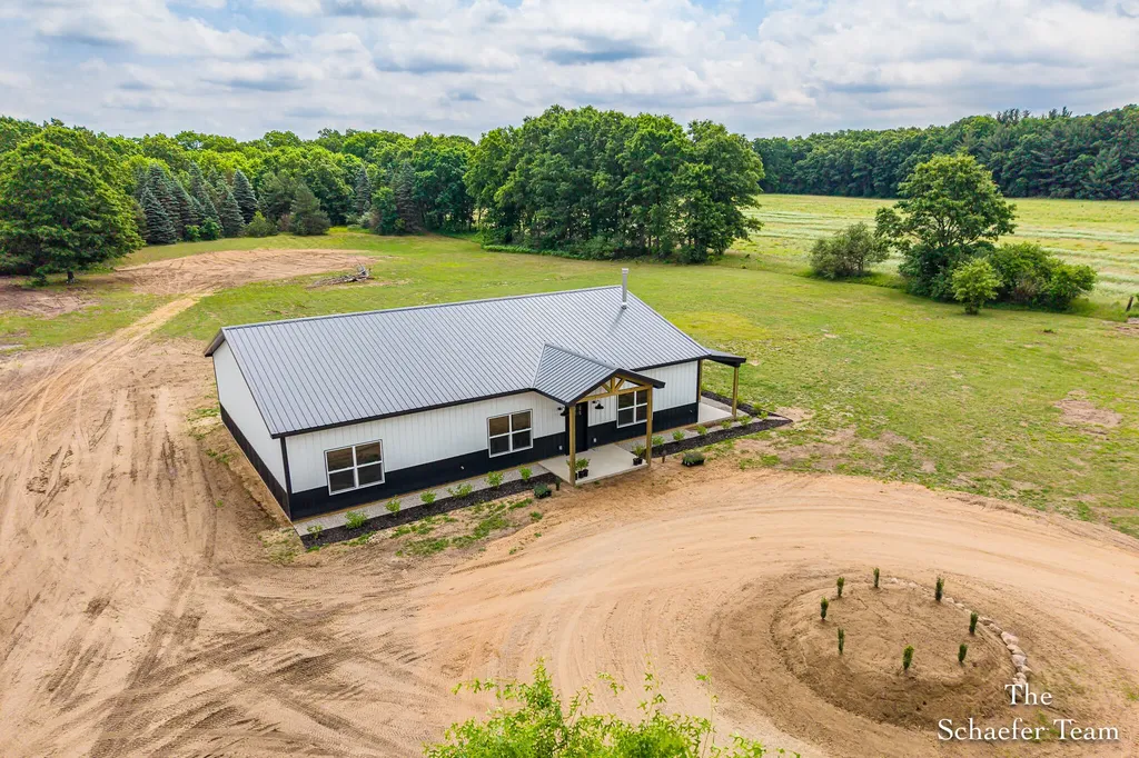 5227 S Johnson Road Montcalm Township MI 48838