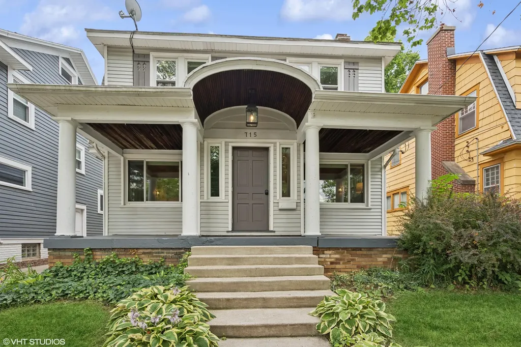 715 Gladstone Drive SE East Grand Rapids City MI 49506