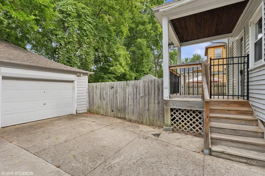 715 Gladstone Drive SE East Grand Rapids City MI 49506