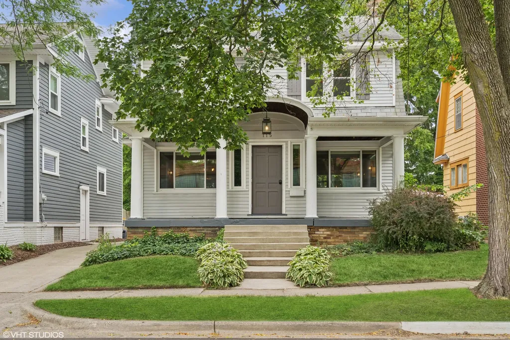 715 Gladstone Drive SE East Grand Rapids City MI 49506