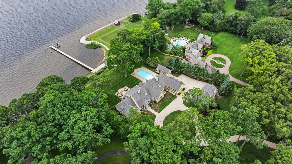 329 W Circle Drive North Muskegon City MI 49445
