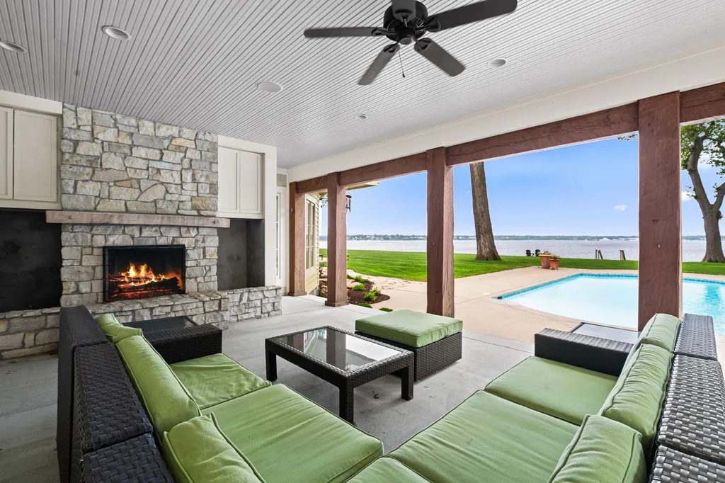 329 W Circle Drive North Muskegon City MI 49445