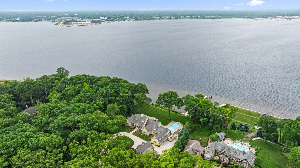 329 W Circle Drive North Muskegon City MI 49445