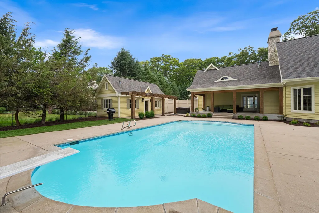 329 W Circle Drive North Muskegon City MI 49445