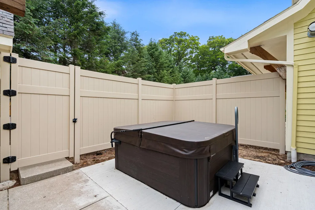 329 W Circle Drive North Muskegon City MI 49445