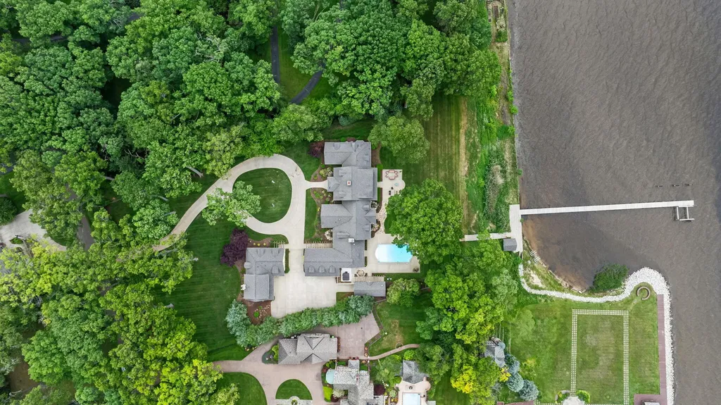 329 W Circle Drive North Muskegon City MI 49445