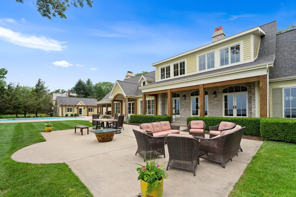 329 W Circle Drive North Muskegon City MI 49445