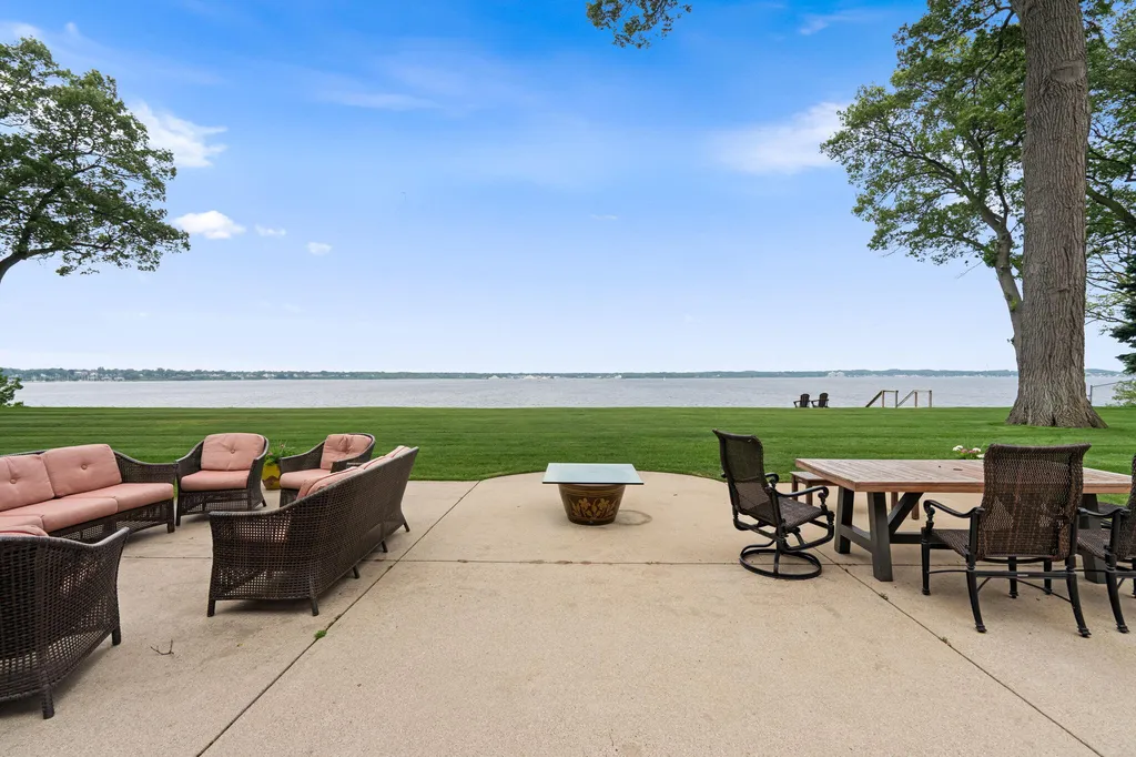 329 W Circle Drive North Muskegon City MI 49445
