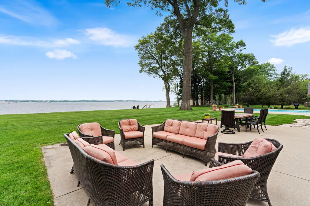 329 W Circle Drive North Muskegon City MI 49445