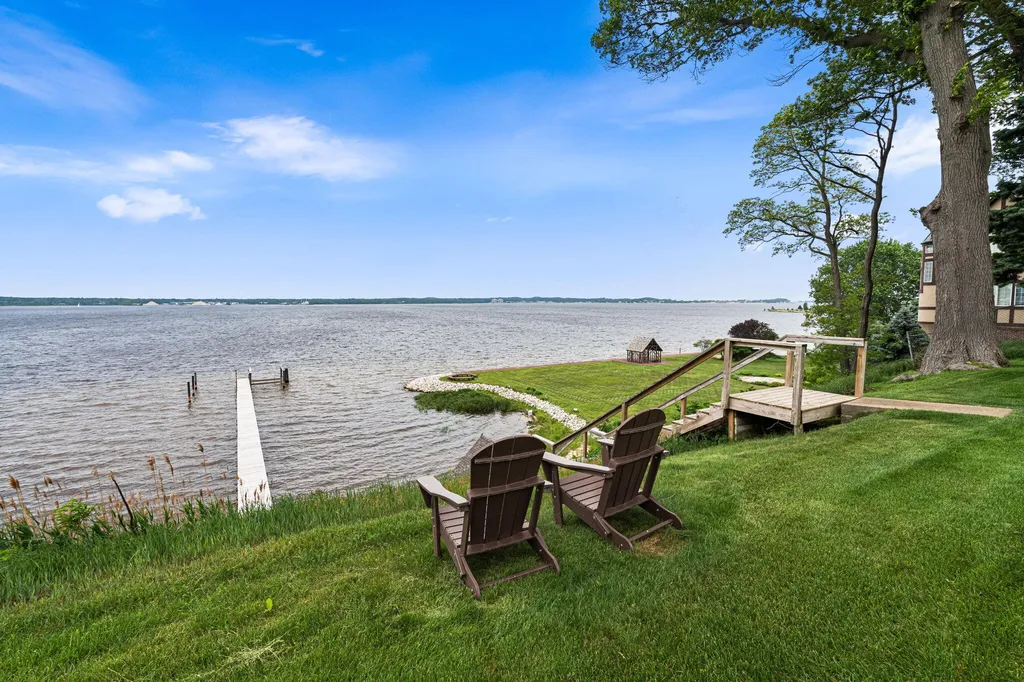 329 W Circle Drive North Muskegon City MI 49445