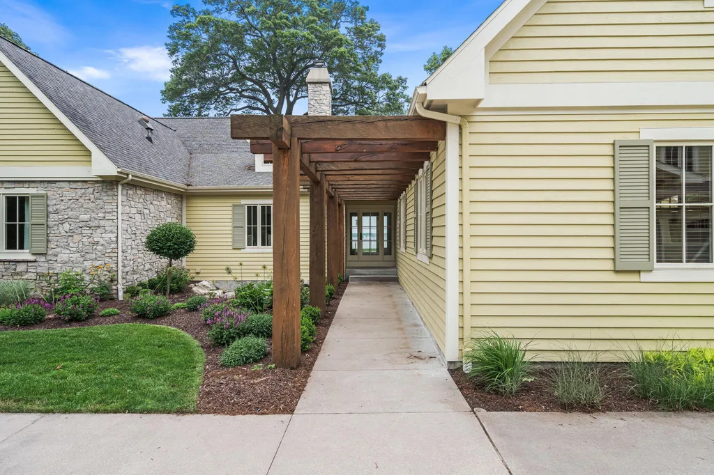 329 W Circle Drive North Muskegon City MI 49445