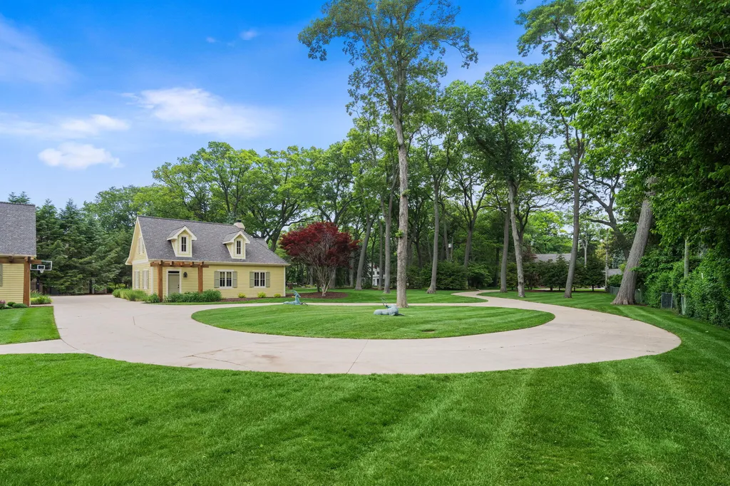329 W Circle Drive North Muskegon City MI 49445