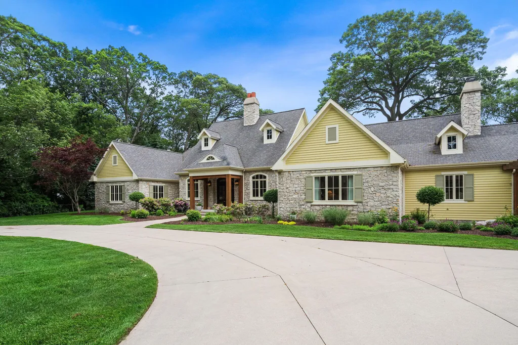 329 W Circle Drive North Muskegon City MI 49445