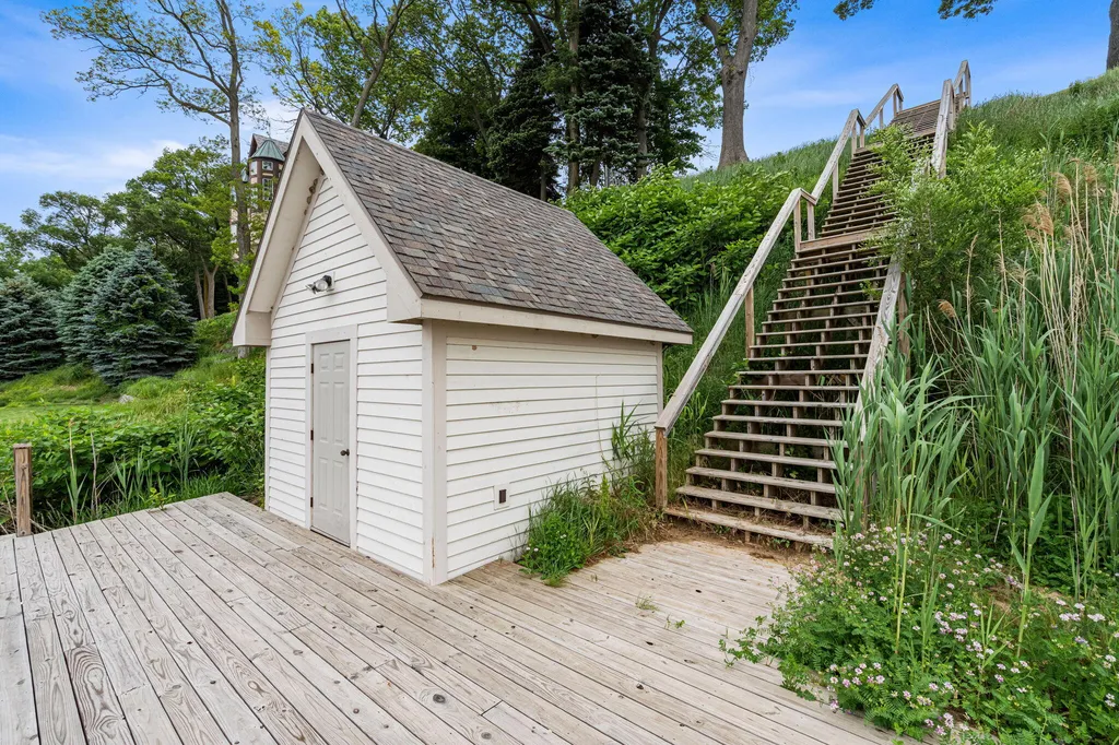 329 W Circle Drive North Muskegon City MI 49445
