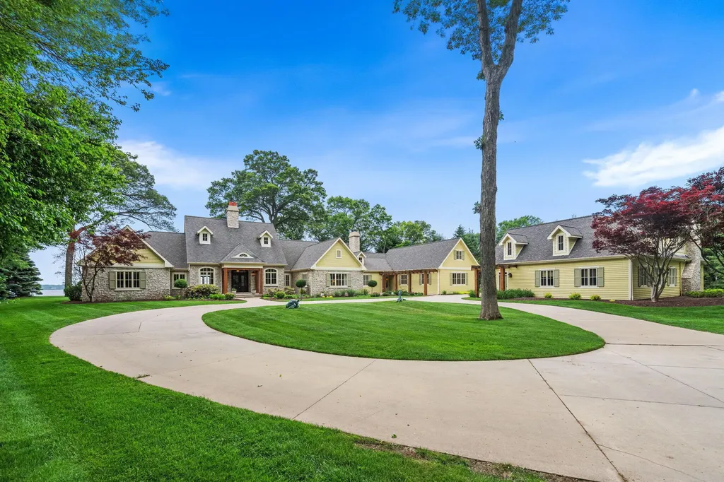 329 W Circle Drive North Muskegon City MI 49445