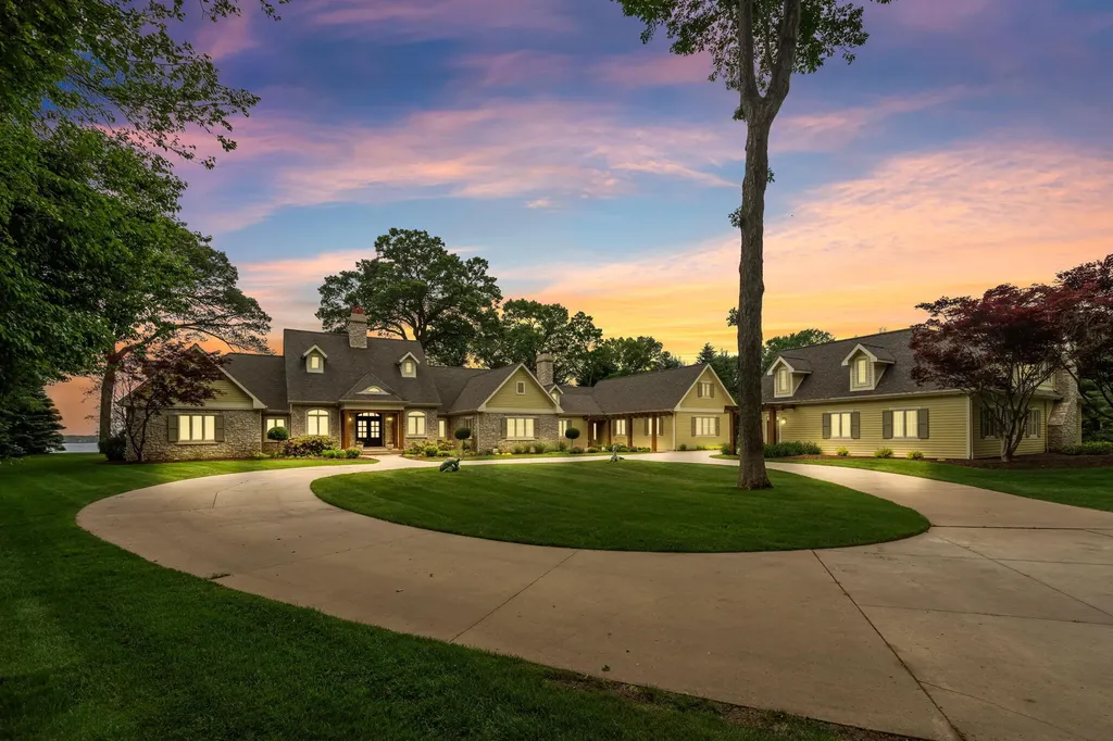 329 W Circle Drive North Muskegon City MI 49445