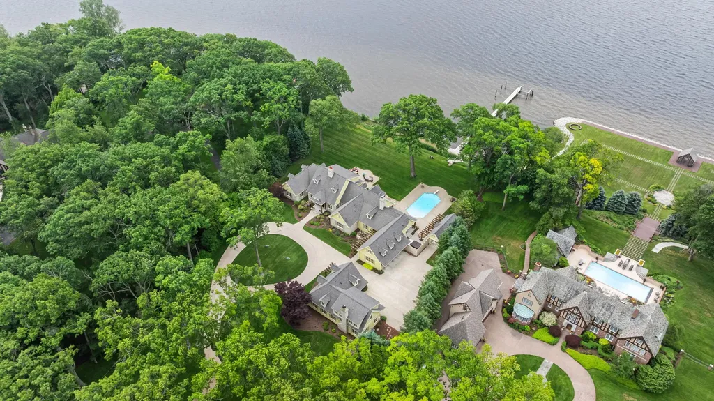 329 W Circle Drive North Muskegon City MI 49445