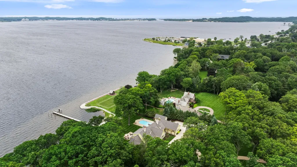 329 W Circle Drive North Muskegon City MI 49445