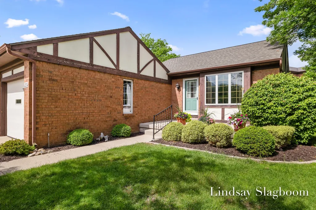 2201 Radcliff Circle SE Grand Rapids City MI 49546