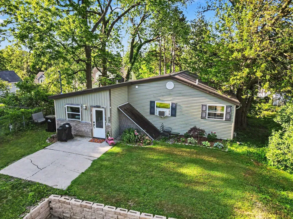 240 W Amy Street Hastings City MI 49058