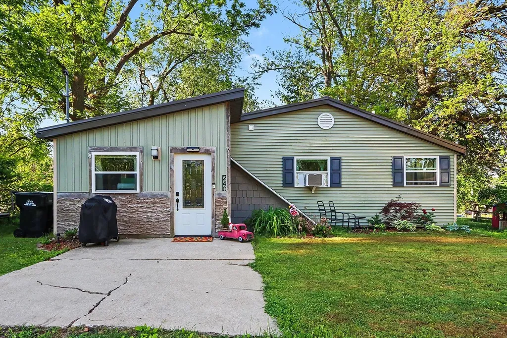 240 W Amy Street Hastings City MI 49058
